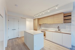 4xx-10448 University Drive Surrey, BC V3T 0S7