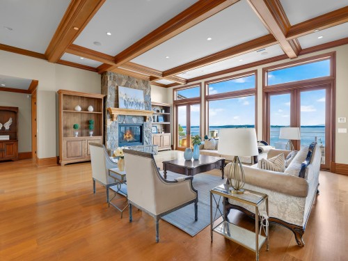 14334 Sunset Drive, White Rock, BC - Indoor Photo Showing Living Room With Fireplace