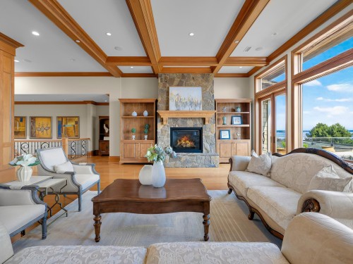 14334 Sunset Drive, White Rock, BC - Indoor Photo Showing Living Room With Fireplace