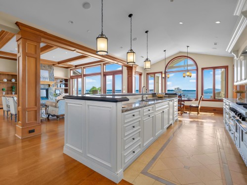 14334 Sunset Drive, White Rock, BC - Indoor Photo Showing Kitchen With Upgraded Kitchen