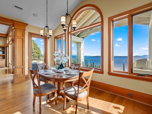 14334 Sunset Drive, White Rock, BC - Indoor Photo Showing Dining Room