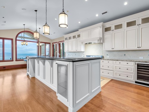 14334 Sunset Drive, White Rock, BC - Indoor Photo Showing Kitchen