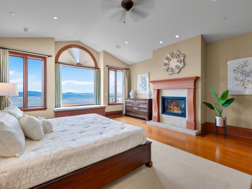 14334 Sunset Drive, White Rock, BC - Indoor Photo Showing Bedroom With Fireplace