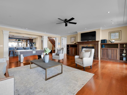14334 Sunset Drive, White Rock, BC - Indoor Photo Showing Living Room With Fireplace
