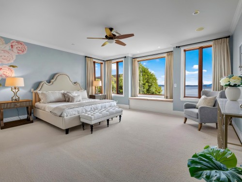 14334 Sunset Drive, White Rock, BC - Indoor Photo Showing Bedroom