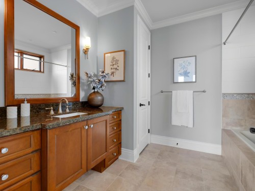 14334 Sunset Drive, White Rock, BC - Indoor Photo Showing Other Room