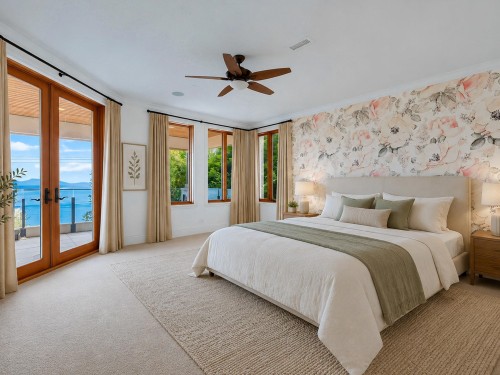 14334 Sunset Drive, White Rock, BC - Indoor Photo Showing Bedroom