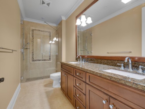 14334 Sunset Drive, White Rock, BC - Indoor Photo Showing Bathroom