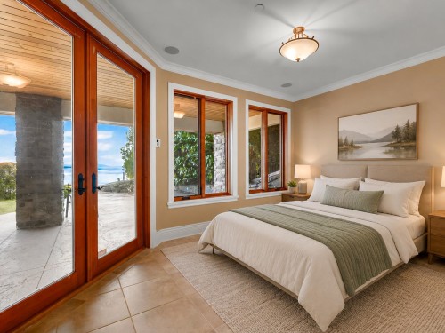14334 Sunset Drive, White Rock, BC - Indoor Photo Showing Bedroom