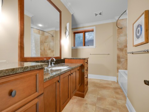14334 Sunset Drive, White Rock, BC - Indoor Photo Showing Bathroom