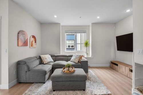 23-20856 76 Avenue, Langley, BC - Indoor Photo Showing Living Room