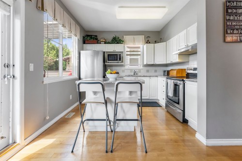 14876 56A Avenue, Surrey, BC - Indoor Photo Showing Kitchen
