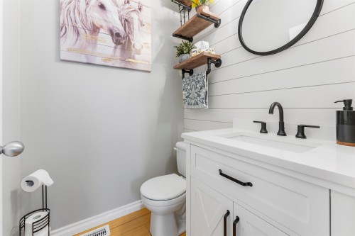 14876 56A Avenue, Surrey, BC - Indoor Photo Showing Bathroom