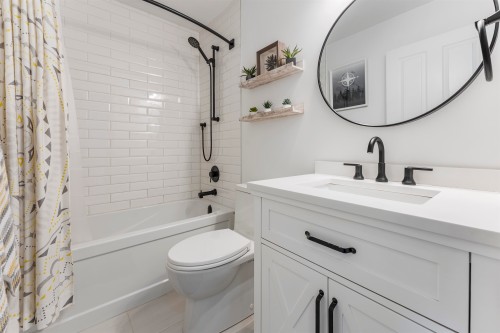 14876 56A Avenue, Surrey, BC - Indoor Photo Showing Bathroom