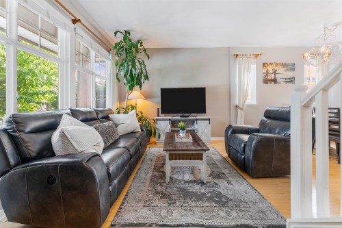 14876 56A Avenue, Surrey, BC - Indoor Photo Showing Living Room