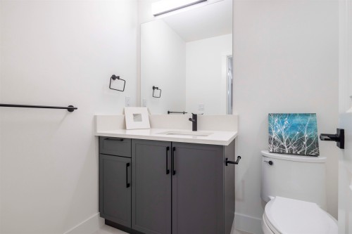 310-3480 146A, Surrey, BC - Indoor Photo Showing Bathroom