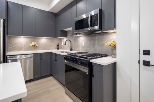 310-3480 146A, Surrey, BC - Indoor Photo Showing Kitchen With Upgraded Kitchen