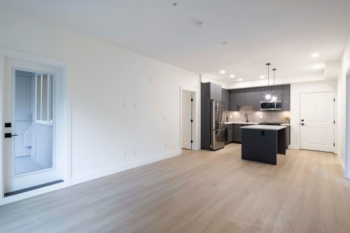 310-3480 146A, Surrey, BC - Indoor Photo Showing Kitchen