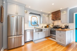 1196 Habgood Street  White Rock, BC V4B 4W9