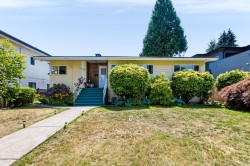 13830 Blackburn Avenue  White Rock, BC V4B 2Y8