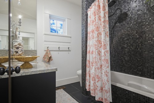 25044 56 Avenue, Langley, BC - Indoor Photo Showing Bathroom