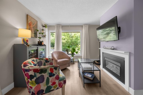 15879 Alder Place, Surrey, BC - Indoor Photo Showing Living Room With Fireplace
