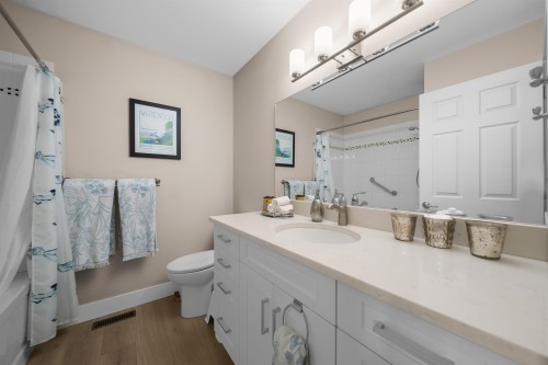 15879 Alder Place, Surrey, BC - Indoor Photo Showing Bathroom