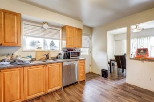 10926 80 Avenue, Delta, BC - Indoor Photo Showing Kitchen