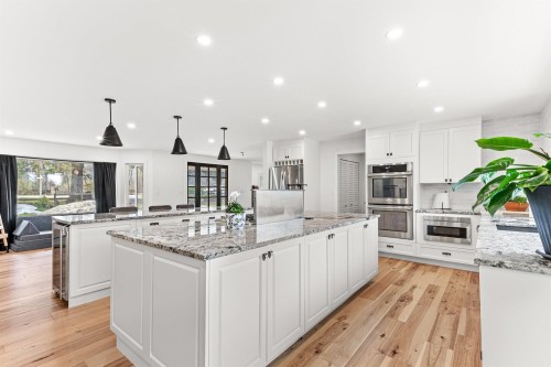 7025 Hesslea Crescent, Abbotsford, BC - Indoor Photo Showing Kitchen With Upgraded Kitchen