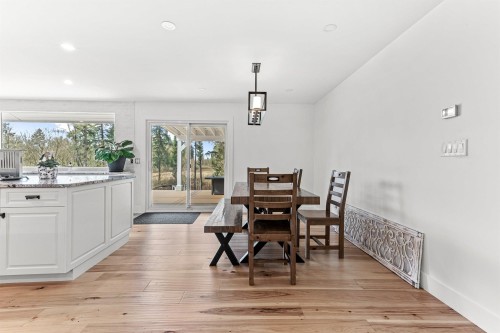 7025 Hesslea Crescent, Abbotsford, BC - Indoor Photo Showing Dining Room