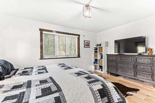 7025 Hesslea Crescent, Abbotsford, BC - Indoor Photo Showing Bedroom