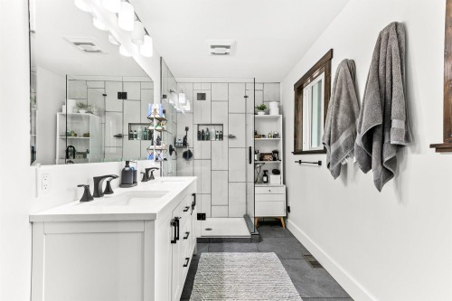 7025 Hesslea Crescent, Abbotsford, BC - Indoor Photo Showing Bathroom