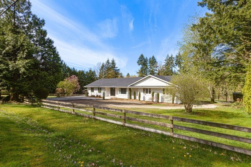 7025 Hesslea Crescent, Abbotsford, BC - Outdoor With Deck Patio Veranda