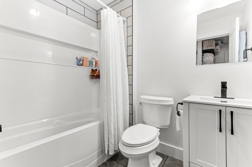 7025 Hesslea Crescent, Abbotsford, BC - Indoor Photo Showing Bathroom