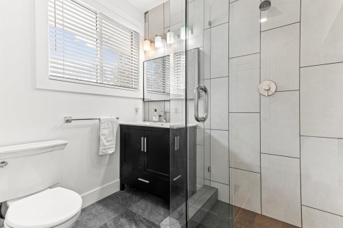 7025 Hesslea Crescent, Abbotsford, BC - Indoor Photo Showing Bathroom