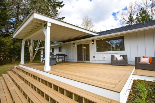 7025 Hesslea Crescent, Abbotsford, BC - Outdoor With Deck Patio Veranda With Exterior