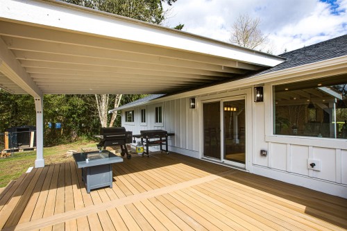 7025 Hesslea Crescent, Abbotsford, BC - Outdoor With Deck Patio Veranda With Exterior