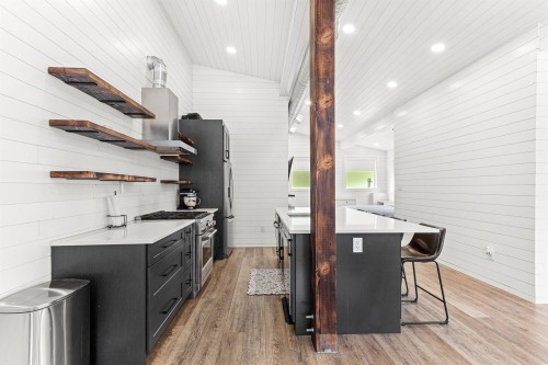 7025 Hesslea Crescent, Abbotsford, BC - Indoor Photo Showing Kitchen