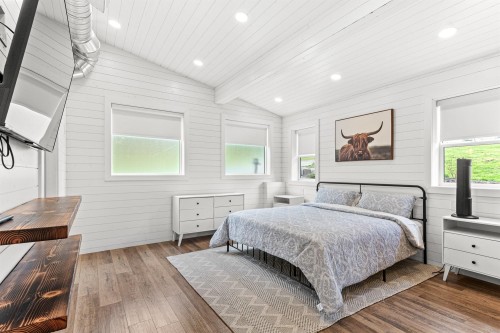 7025 Hesslea Crescent, Abbotsford, BC - Indoor Photo Showing Bedroom
