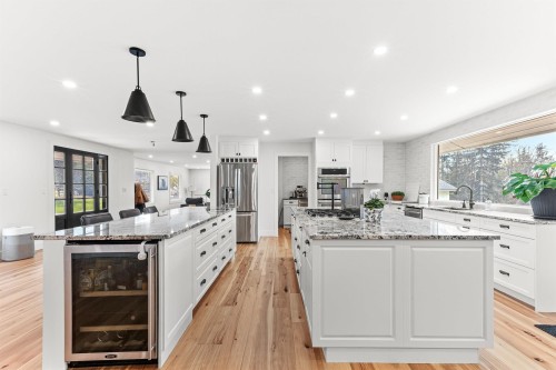 7025 Hesslea Crescent, Abbotsford, BC - Indoor Photo Showing Kitchen With Upgraded Kitchen