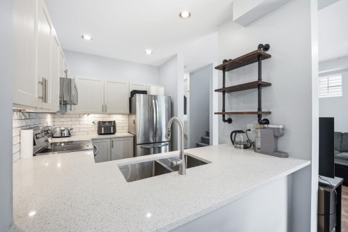 5-20582 67 Avenue, Langley, BC - Indoor Photo Showing Kitchen With Double Sink With Upgraded Kitchen