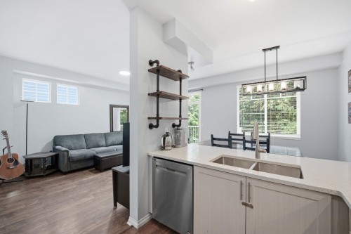 5-20582 67 Avenue, Langley, BC - Indoor Photo Showing Kitchen With Double Sink