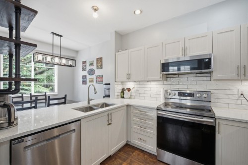 5-20582 67 Avenue, Langley, BC - Indoor Photo Showing Kitchen With Double Sink With Upgraded Kitchen