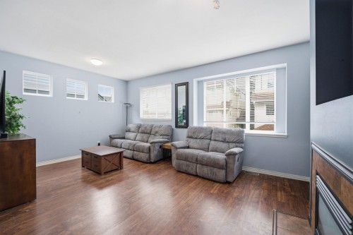 5-20582 67 Avenue, Langley, BC - Indoor Photo Showing Living Room