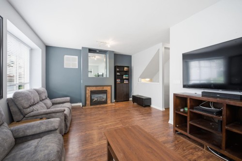 5-20582 67 Avenue, Langley, BC - Indoor Photo Showing Living Room With Fireplace