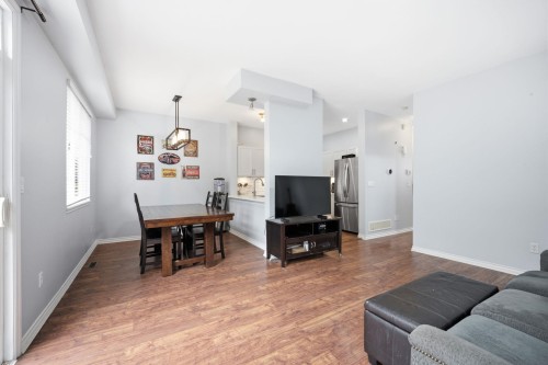 5-20582 67 Avenue, Langley, BC - Indoor Photo Showing Living Room
