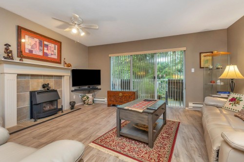 47-3380 Gladwin Road, Abbotsford, BC - Indoor Photo Showing Living Room With Fireplace