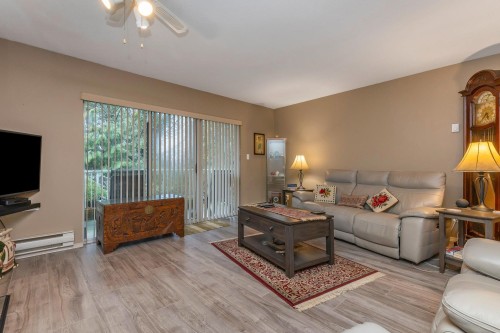 47-3380 Gladwin Road, Abbotsford, BC - Indoor Photo Showing Living Room