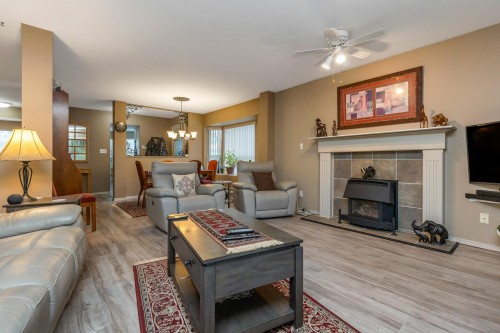 47-3380 Gladwin Road, Abbotsford, BC - Indoor Photo Showing Living Room With Fireplace