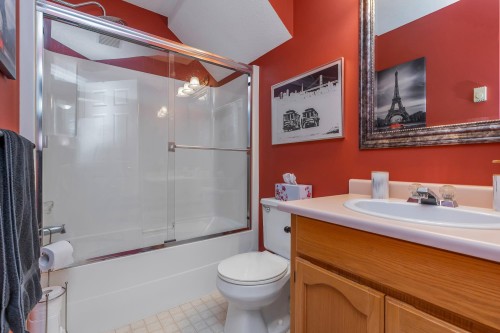47-3380 Gladwin Road, Abbotsford, BC - Indoor Photo Showing Bathroom
